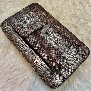 💥Host Pick!💥 Vintage Y2K Holographic Silver Snakeskin Clutch